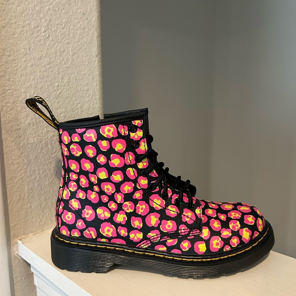 Dr Doc Martens 1460 J Pink Leopard Hydro Leather Combat Boots Youth Girls Size 2 - Picture 2 of 10
